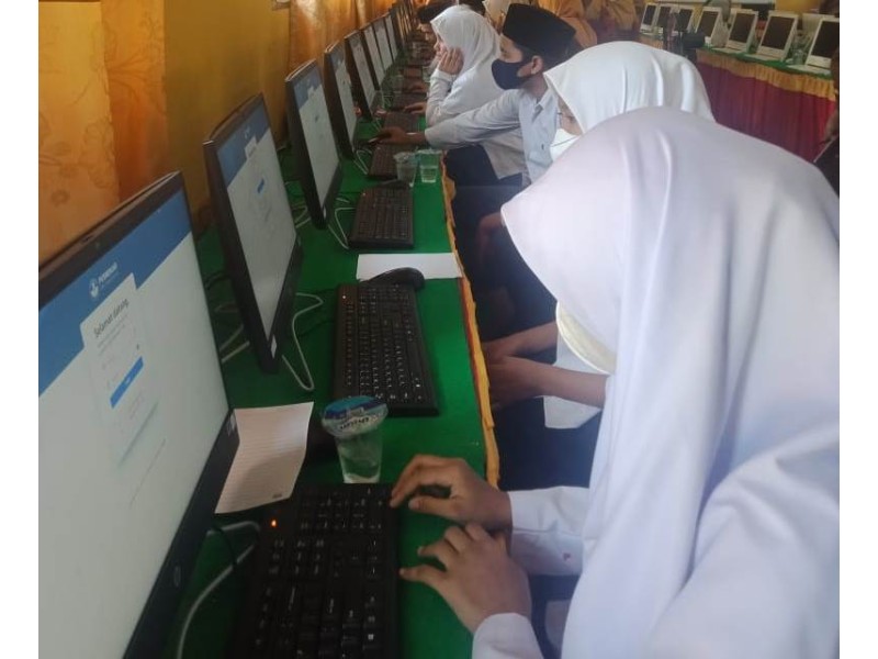 SISWA-SISWI SMP NEGERI 1 IDI IKUTI AKM TAHAP 1