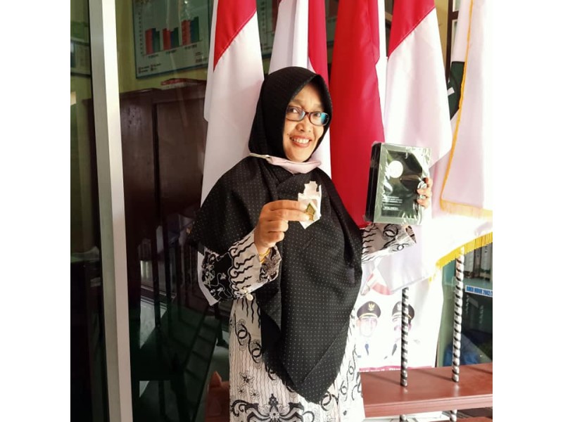 PENGHARGAAN SEKOLAH AKTIF LITERASI OLEH NYALANESIA