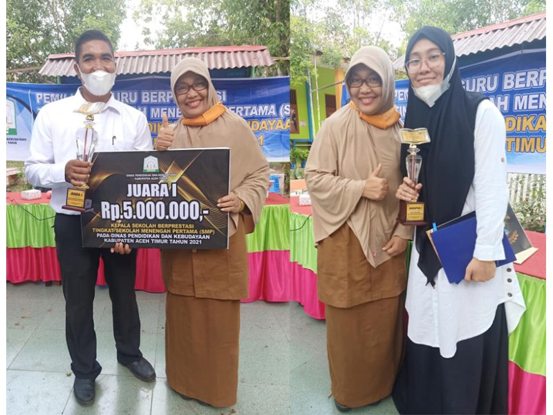 PENYERAHAN HADIAH DAN PENGHARGAAN KEPADA KEPALA DAN GURU BERPRESTASI KABUPATEN ACEH TIMUR
